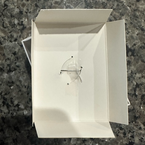 Jaclyn Smith Butterfly Brooch Rhinestones New in Box - Picture 4 of 4